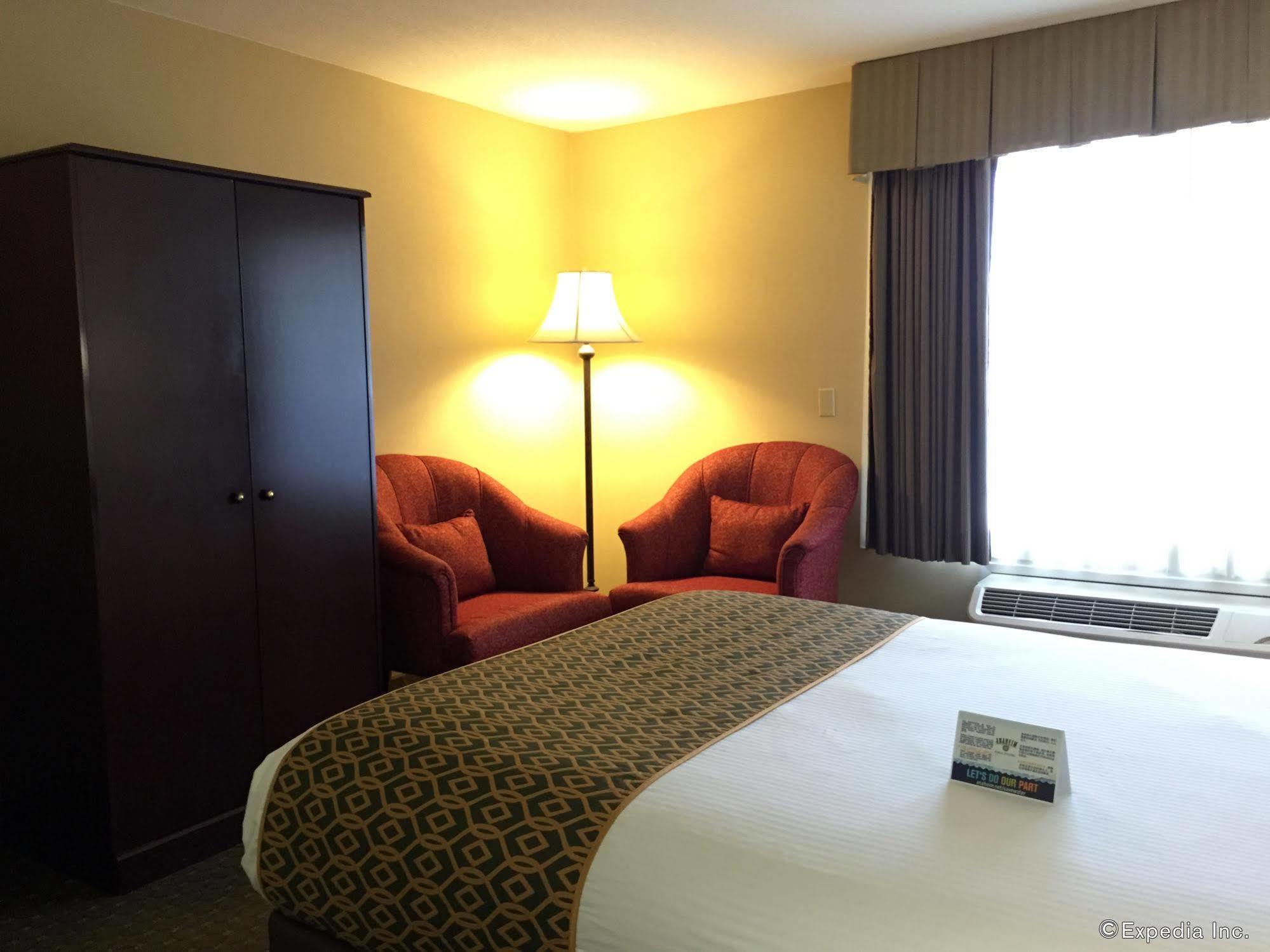 Anaheim Camelot Inn & Suites מראה חיצוני תמונה