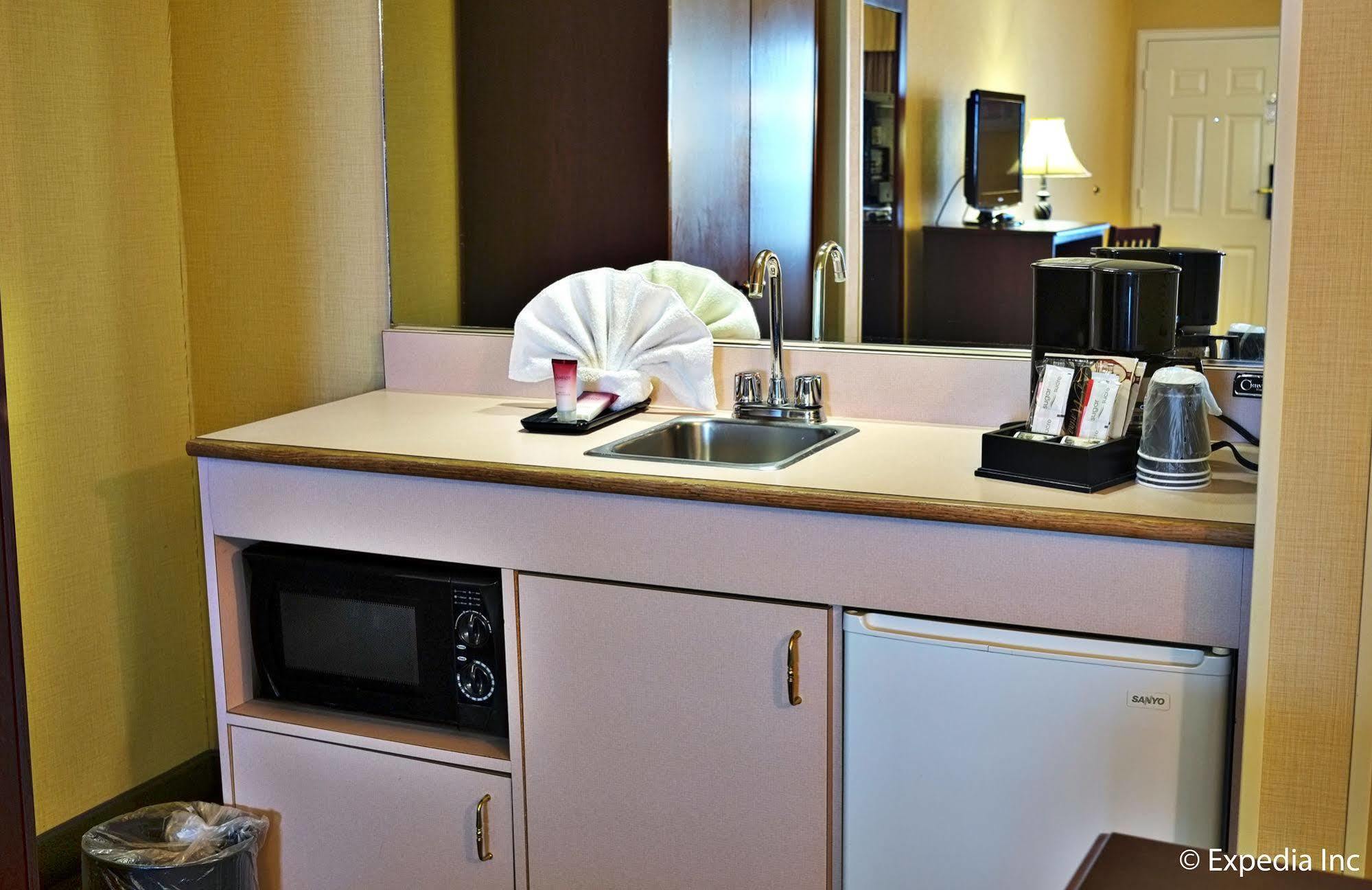 Anaheim Camelot Inn & Suites מראה חיצוני תמונה