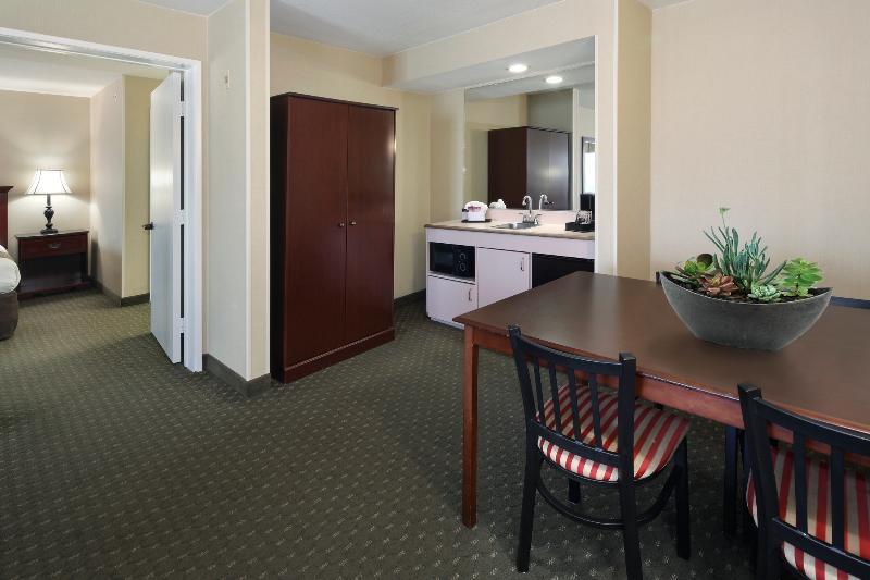 Anaheim Camelot Inn & Suites מראה חיצוני תמונה